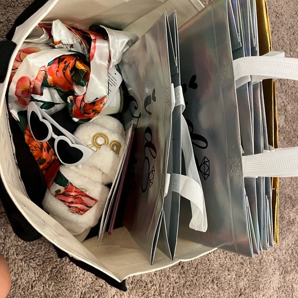 Bride Gift Set - Picture 7 of 8